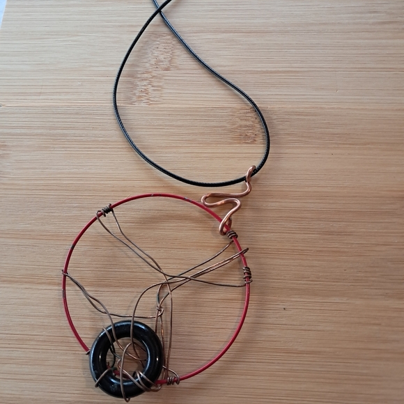 Artistic Red and Black Necklace with Bold Design - Picture 5 of 7